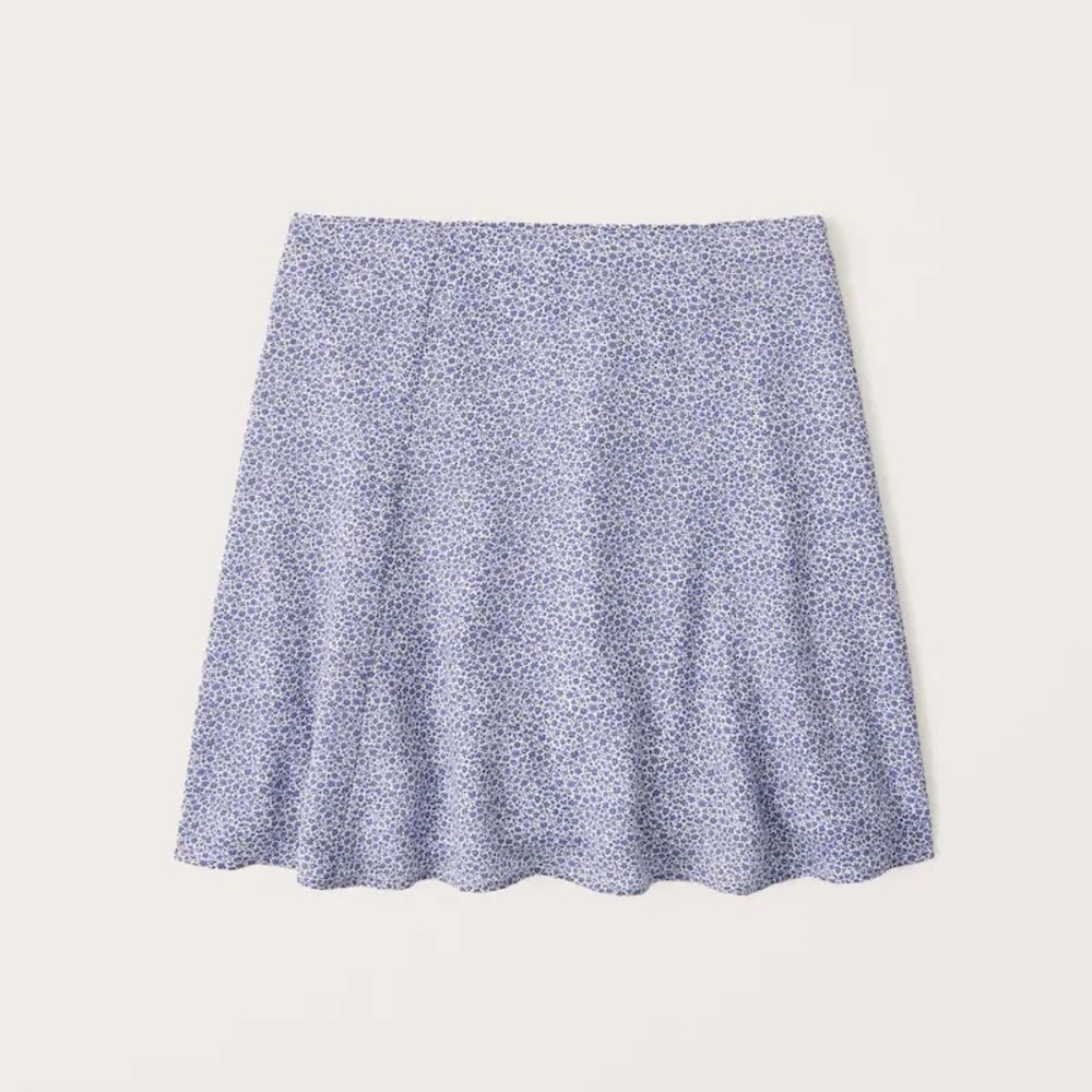 Abercrombie & Fitch - Flirty Mini Skirt - Size Medium